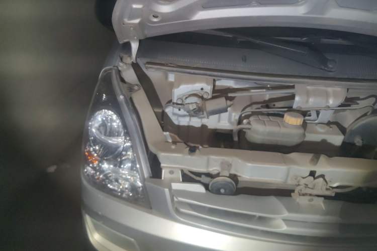 Used Wuling Rongguang 2019 1.2L S Van Utility Model with 2 Seats Engine Bay Right