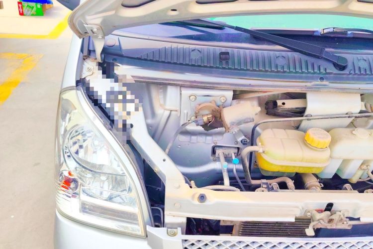 Used Wuling Rongguang 2019 1.5L Extended Basic Version Engine Bay Right