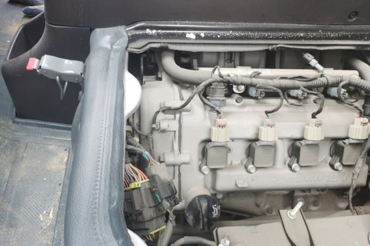 Used Wuling Rongguang 2019 1.5L Extended Basic Version Engine Bay Right