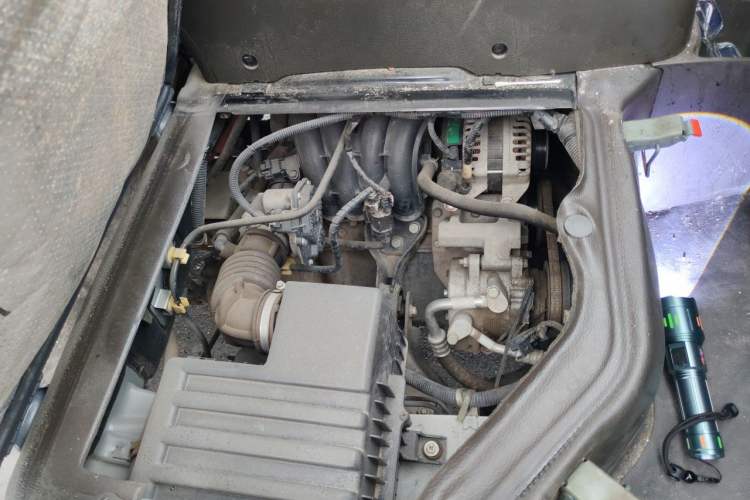 Used Wuling Rongguang 2019 1.2L S Van Standard Model with 5 Seats Engine Bay Right