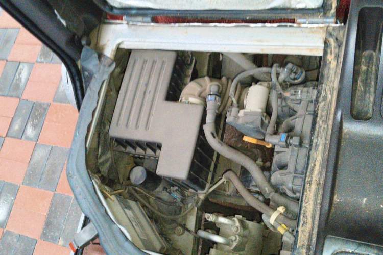 Used Wuling Rongguang 2019 1.5L Extended Basic Version Engine Bay Right