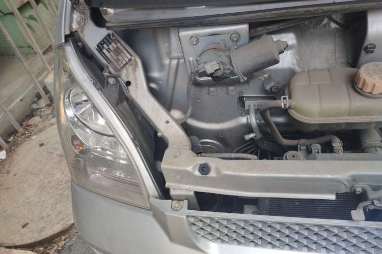 Used Wuling Rongguang 2019 1.5L Extended Basic Version Engine Bay Right