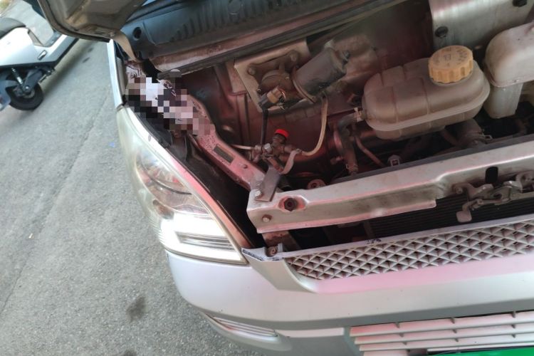 Used Wuling Rongguang 2019 1.5L Extended Basic Version Engine Bay Right