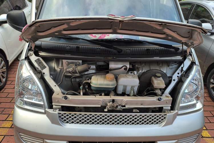 Used Wuling Rongguang 2019 1.5L Extended Basic Version Engine Bay