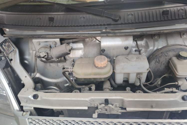 Used Wuling Rongguang 2019 1.5L Extended Basic Version Engine Bay