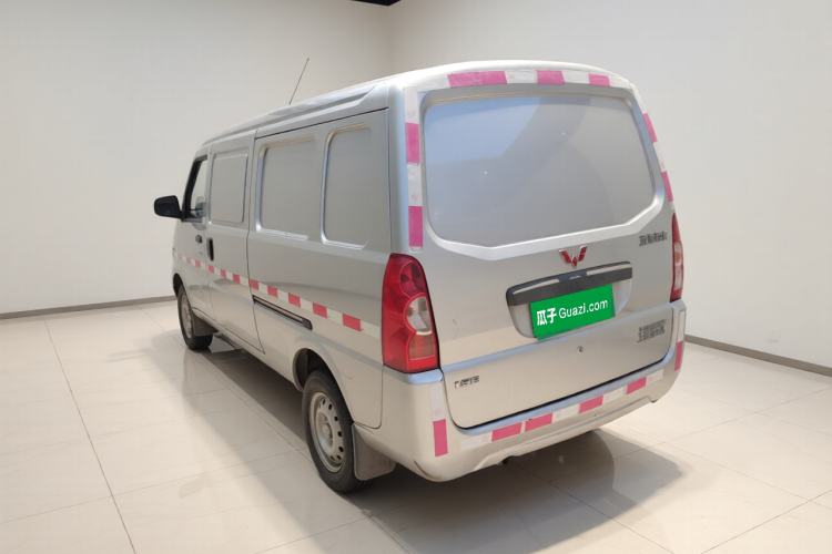 Used Wuling Rongguang 2019 1.5L Extended-Body Van Base Model with 2 Seats Exterior 3
