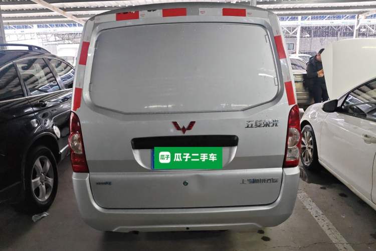 Used Wuling Rongguang 2019 1.5L Extended-Body Van Base Model with 5 Seats Exterior 4