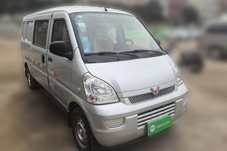 Used Wuling Rongguang 2019 1.5L Extended-Body Van Base Model with 5 Seats Front Right 45 Deg