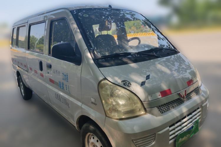 Used Wuling Rongguang 2019 1.5L Extended-Body Van Base Model with 5 Seats Front Right 45 Deg