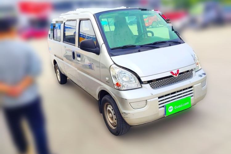 Used Wuling Rongguang 2019 1.5L Extended Basic Version Front Right 45 Deg