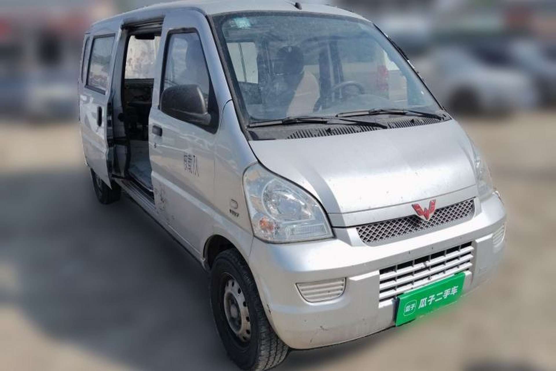 Used Wuling Rongguang 2019 1.5L Extended Basic Version Front Right 45 Deg