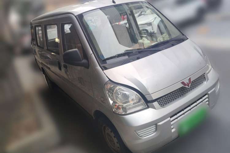 Used Wuling Rongguang 2019 1.5L Extended Basic Version Front Right 45 Deg