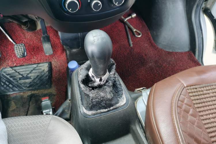 Used Wuling Rongguang 2019 1.2L S Van Utility Model with 2 Seats Gear Lever