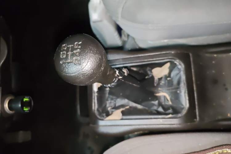 Used Wuling Rongguang 2019 1.5L Extended-Body Van Base Model with 2 Seats Gear Lever