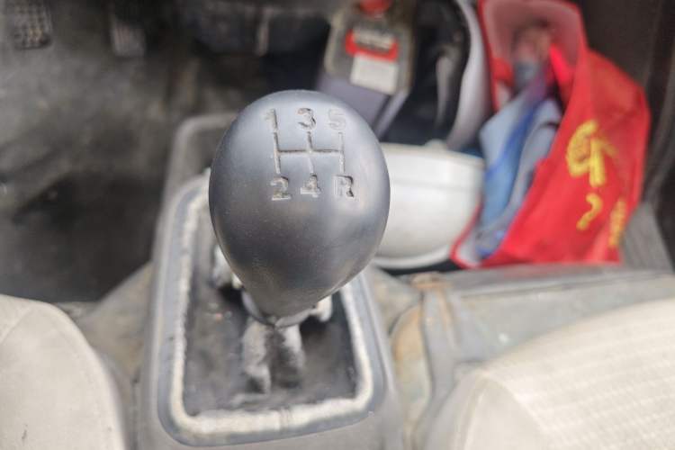Used Wuling Rongguang 2019 1.2L S Van Standard Model with 5 Seats Gear Lever