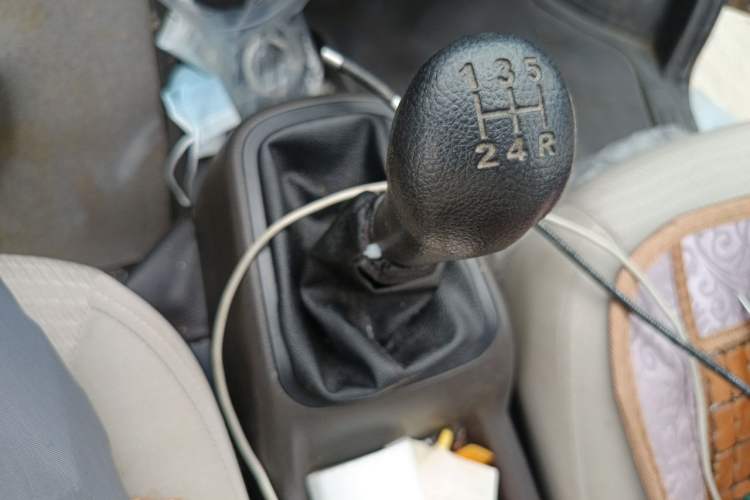 Used Wuling Rongguang 2019 1.2L S Van Standard Model with 5 Seats Gear Lever