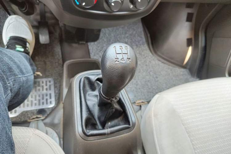 Used Wuling Rongguang 2019 1.2L S Van Standard Model with 5 Seats Gear Lever
