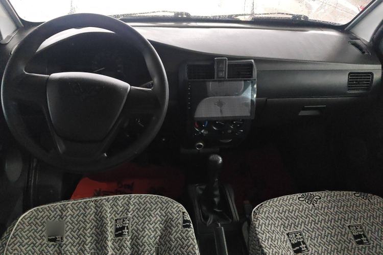 Used Wuling Rongguang 2019 1.5L Extended-Body Van Base Model with 5 Seats Interior 2