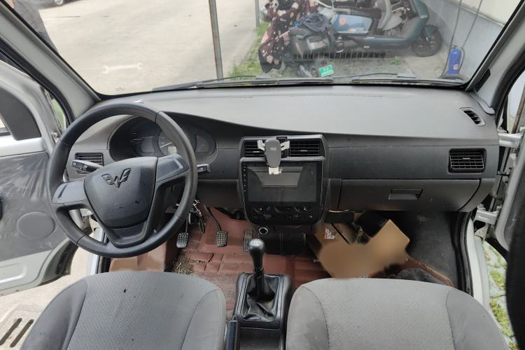 Used Wuling Rongguang 2019 1.5L Extended-Body Van Base Model with 2 Seats Interior 2
