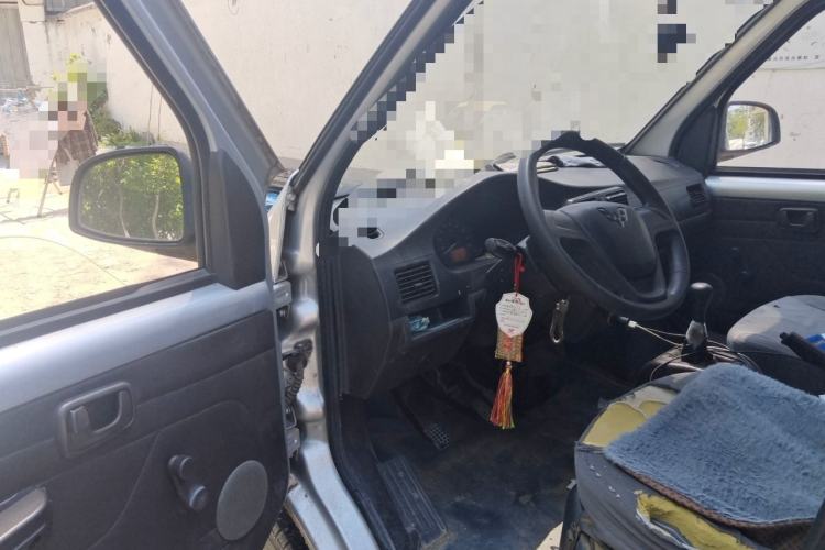 Used Wuling Rongguang 2019 1.5L Extended-Body Van Base Model with 2 Seats Interior 3