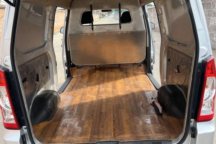 Used Wuling Rongguang 2019 1.2L S Van Utility Model with 2 Seats Interior 3