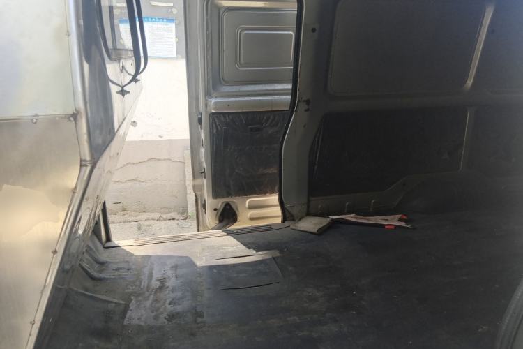Used Wuling Rongguang 2019 1.5L Extended-Body Van Base Model with 2 Seats Interior 4