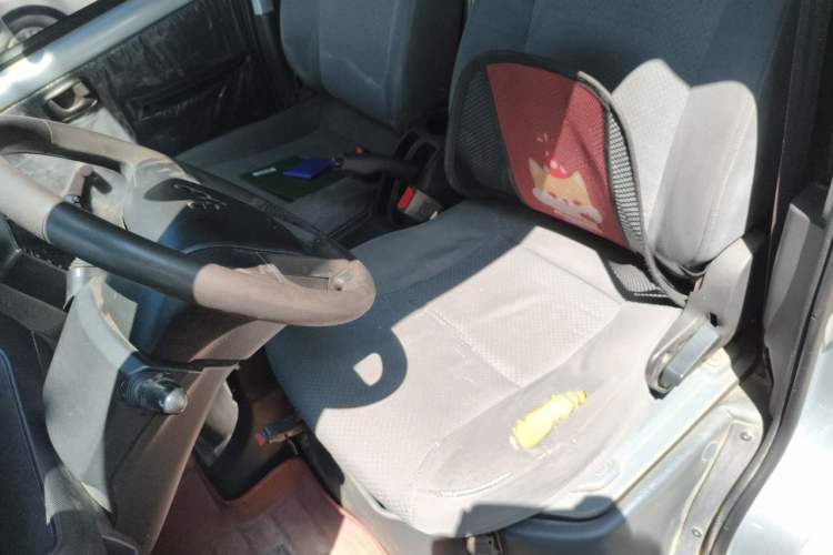 Used Wuling Rongguang 2019 1.5L Extended-Body Van Base Model with 2 Seats Left Front Seat