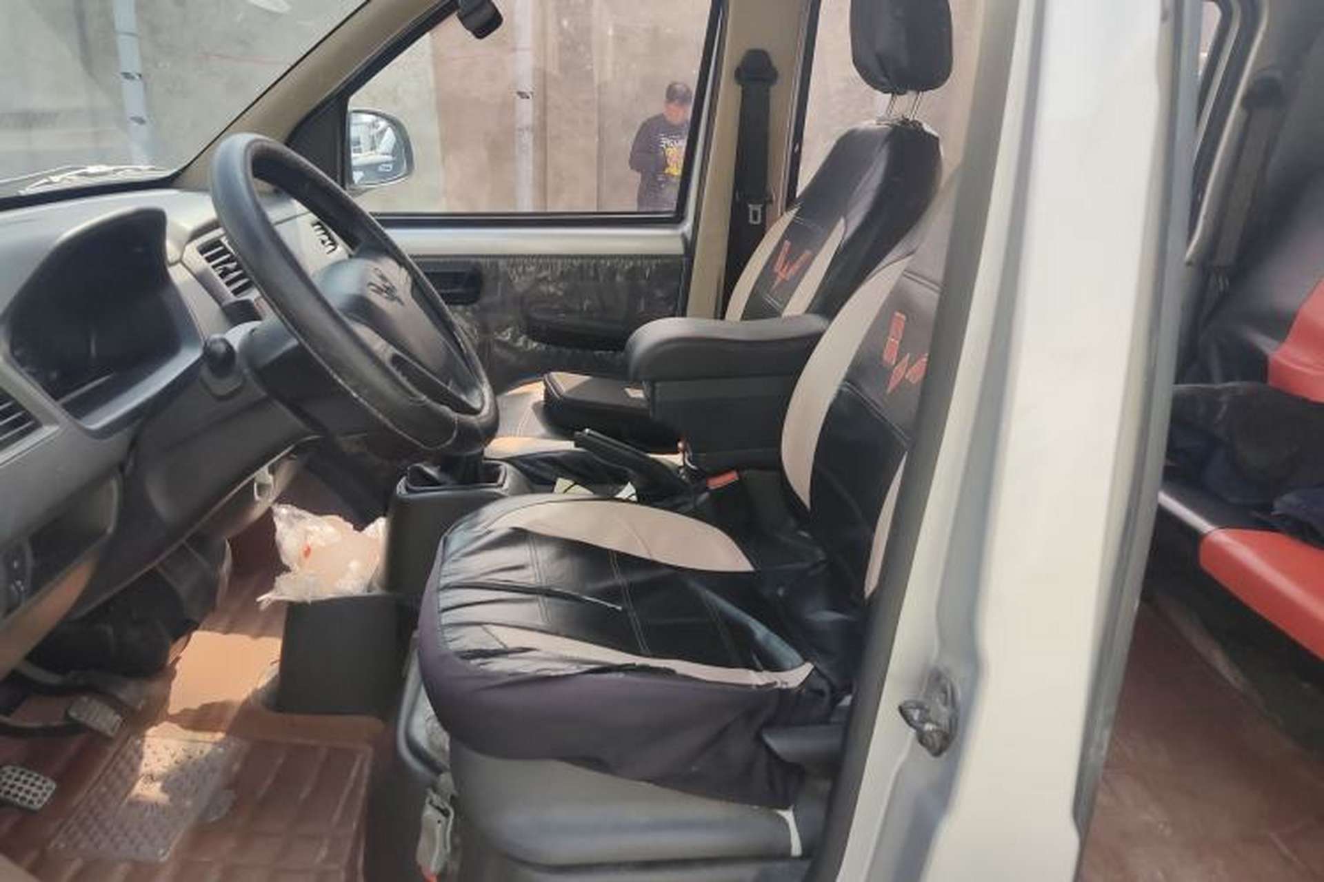 Used Wuling Rongguang 2019 1.2L S Van Standard Model with 5 Seats Left Front Seat