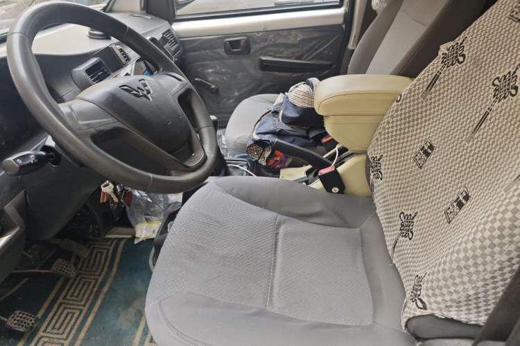 Used Wuling Rongguang 2019 1.5L Extended-Body Van Base Model with 2 Seats Left Front Seat