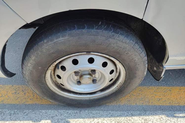 Used Wuling Rongguang 2019 1.2L S Van Standard Model with 5 Seats Left Front Wheel Hub
