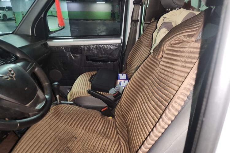 Used Wuling Rongguang 2019 1.5L Extended-Body Van Base Model with 2 Seats Left Rear Seat