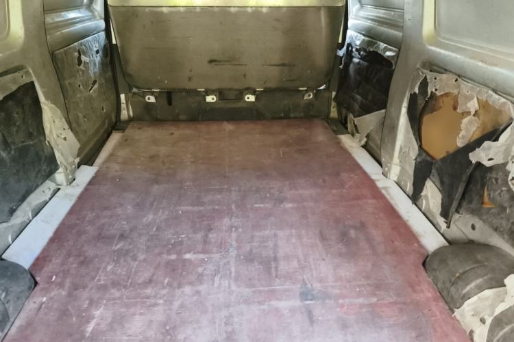 Used Wuling Rongguang 2019 1.5L Extended-Body Van Base Model with 2 Seats Left Rear Seat