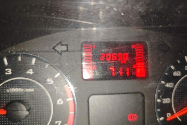 Used Wuling Rongguang 2019 1.5L S Base Version Odometer Close Up