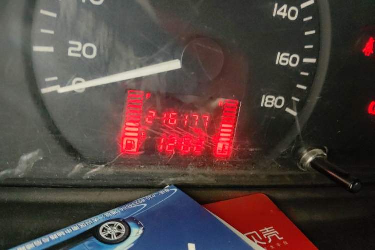 Used Wuling Rongguang 2019 1.2L S Van Standard Model with 5 Seats Odometer Close Up