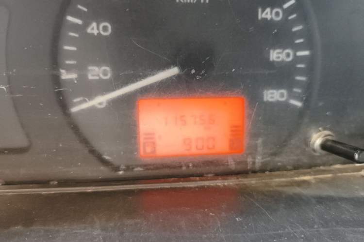 Used Wuling Rongguang 2019 1.5L Extended-Body Van Base Model with 2 Seats Odometer Close Up