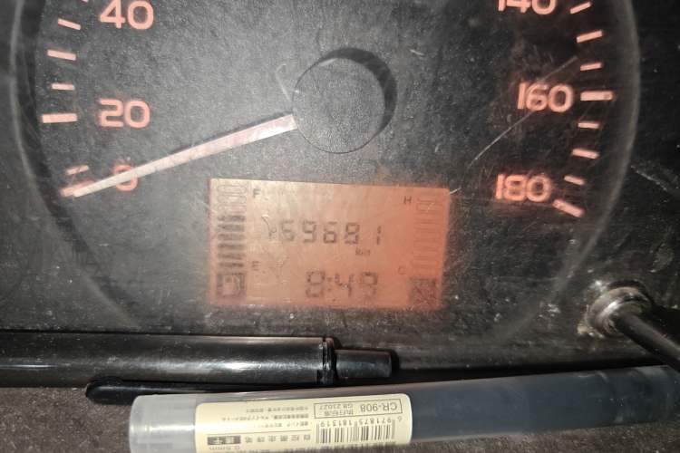 Used Wuling Rongguang 2019 1.5L Extended-Body Van Base Model with 5 Seats Odometer Close Up