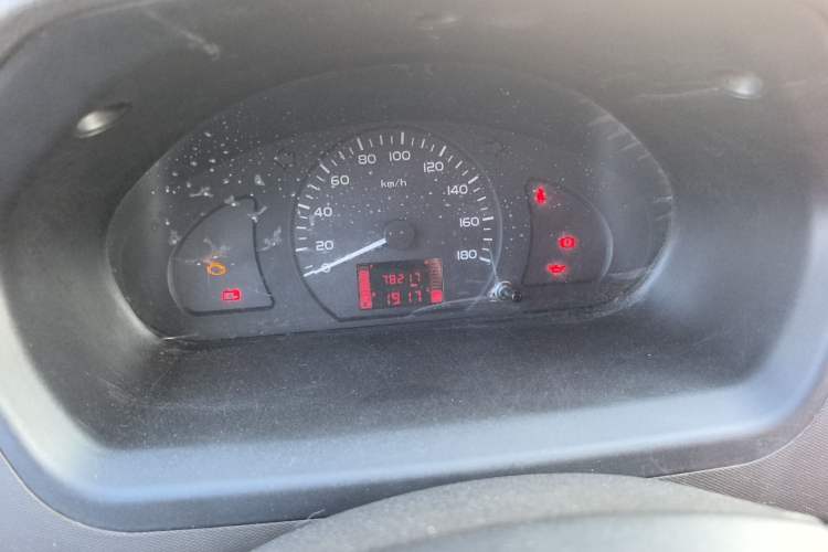 Used Wuling Rongguang 2019 1.2L S Van Utility Model with 2 Seats Odometer Close Up
