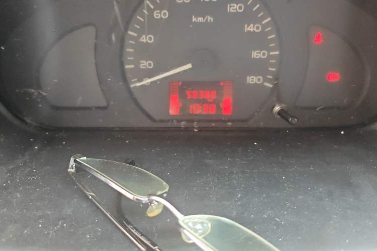 Used Wuling Rongguang 2019 1.2L S Base Model Odometer Close Up