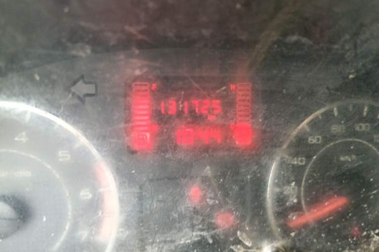 Used Wuling Rongguang 2019 1.2L S Standard Model Odometer Close Up