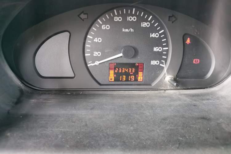 Used Wuling Rongguang 2019 1.2L S Van Utility Model with 2 Seats Odometer Close Up