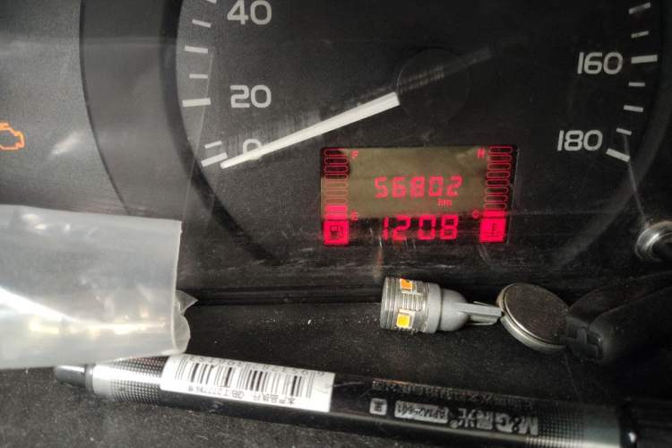 Used Wuling Rongguang 2019 1.2L S Van Utility Model with 2 Seats Odometer Close Up