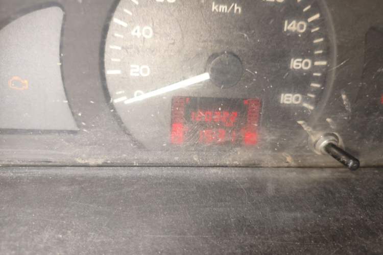 Used Wuling Rongguang 2019 1.2L S Base Model Odometer Close Up