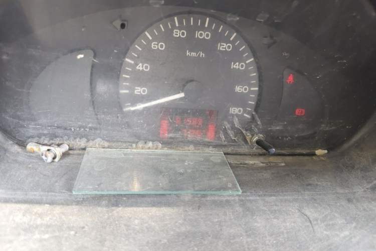 Used Wuling Rongguang 2019 1.2L S Van Standard Model with 5 Seats Odometer Close Up