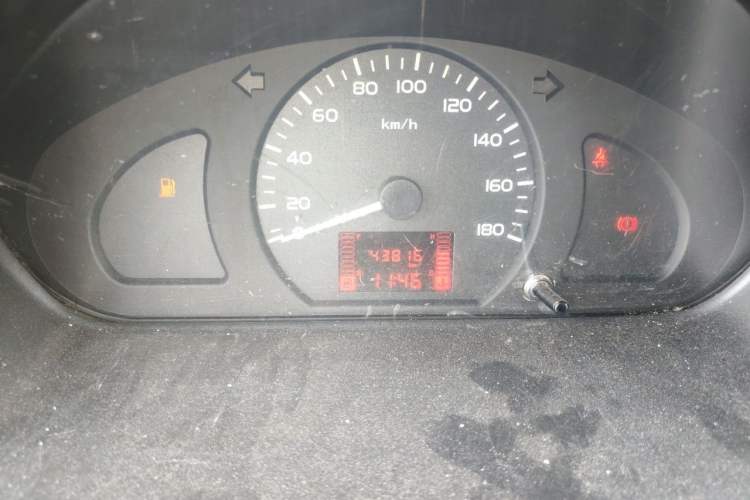 Used Wuling Rongguang 2019 1.2L S Van Standard Model with 5 Seats Odometer Close Up