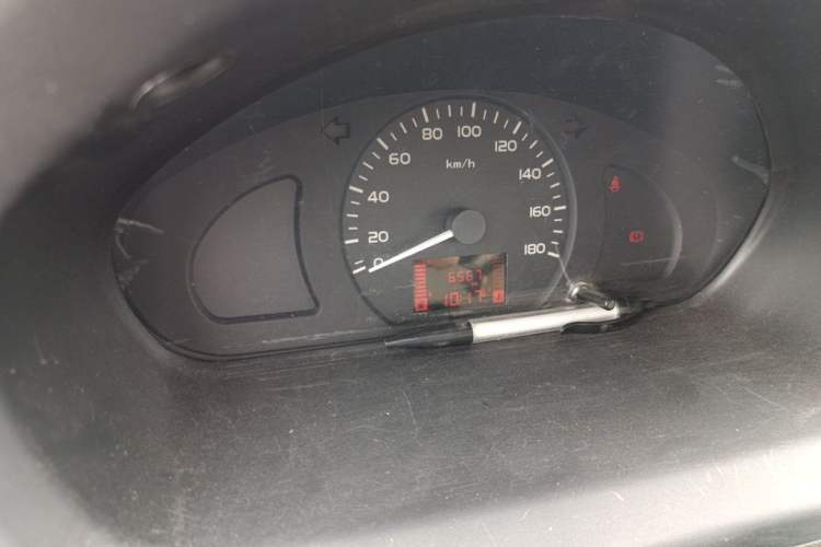 Used Wuling Rongguang 2019 1.2L S Van Standard Model with 5 Seats Odometer Close Up