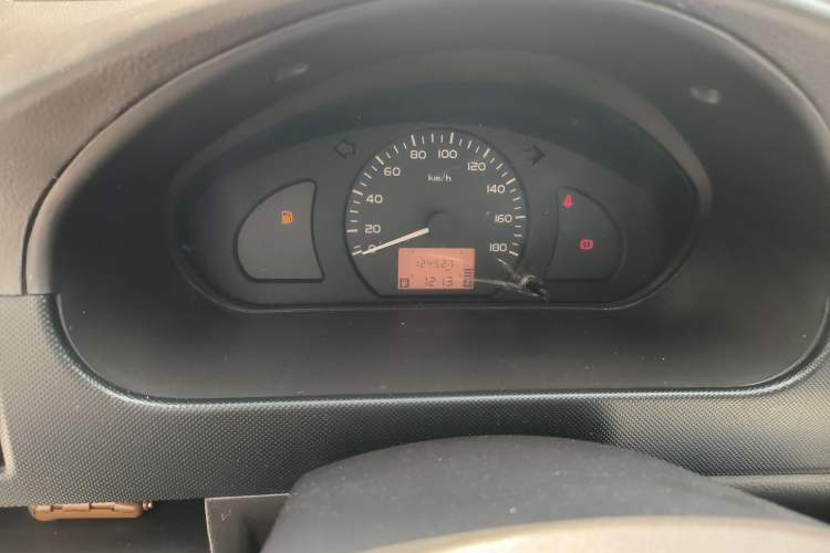 Used Wuling Rongguang 2019 1.5L Extended-Body Van Base Model with 5 Seats Odometer Close Up