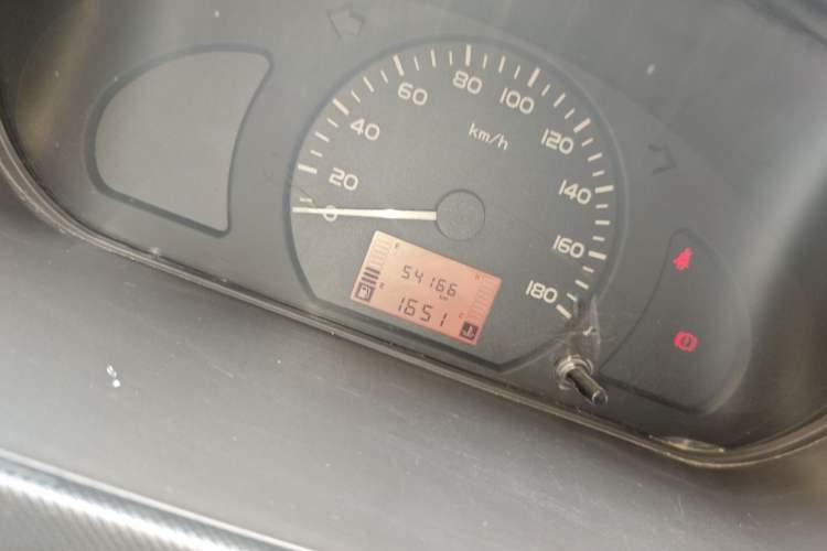 Used Wuling Rongguang 2019 1.5L Extended-Body Van Base Model with 2 Seats Odometer Close Up