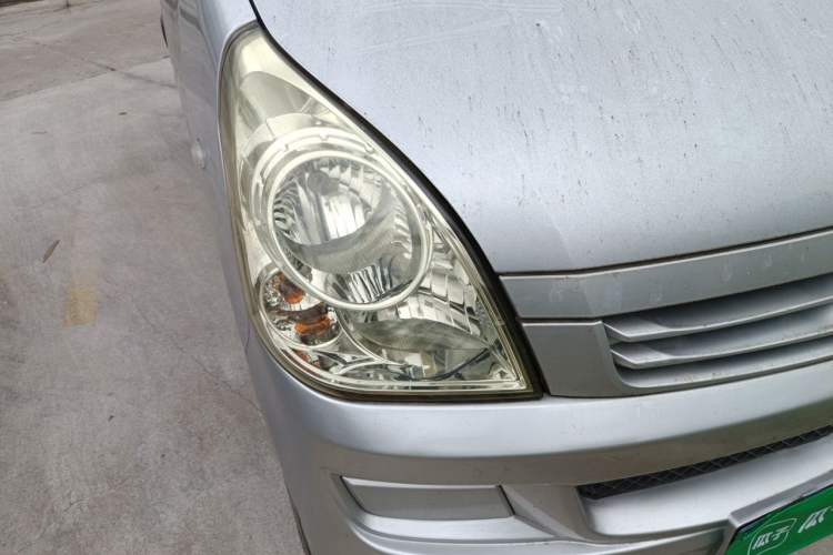 Used Wuling Rongguang 2019 1.2L S Van Standard Model with 5 Seats Right Front Headlight