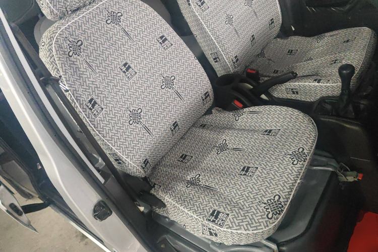 Used Wuling Rongguang 2019 1.5L Extended-Body Van Base Model with 5 Seats Right Front Seat