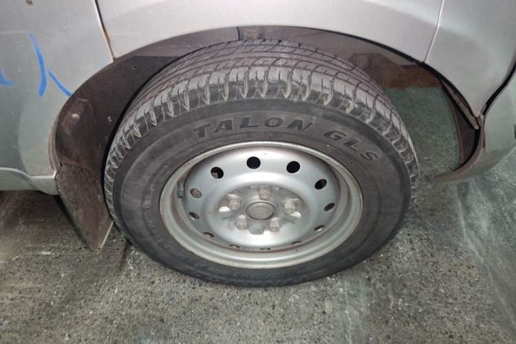 Used Wuling Rongguang 2019 1.5L Extended-Body Van Base Model with 2 Seats Right Front Wheel Hub